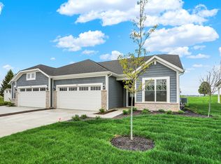 1633 Clover Crossing Dr, Greenfield, IN 46140