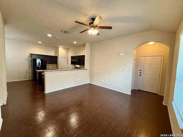 685 Creekside Cir — Photo 3