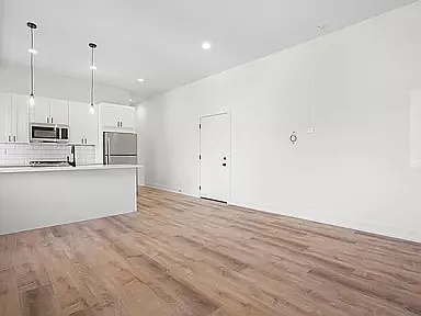 2203 N Hamilton Ave #201 — Photo 4