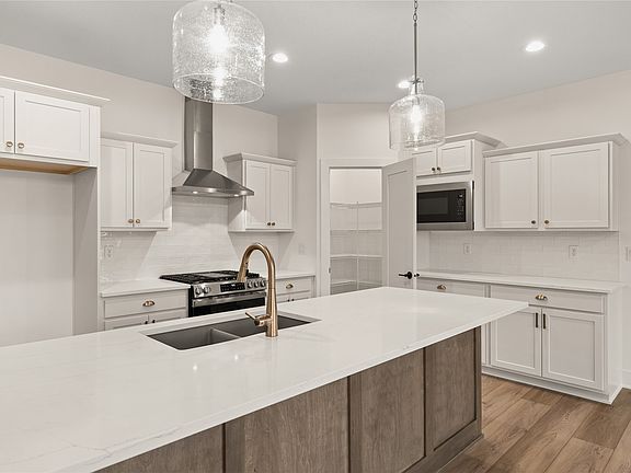 4th image of 413 NE 59th St