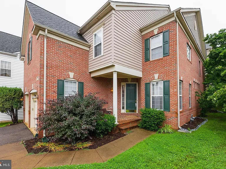 Exterior, corner lot