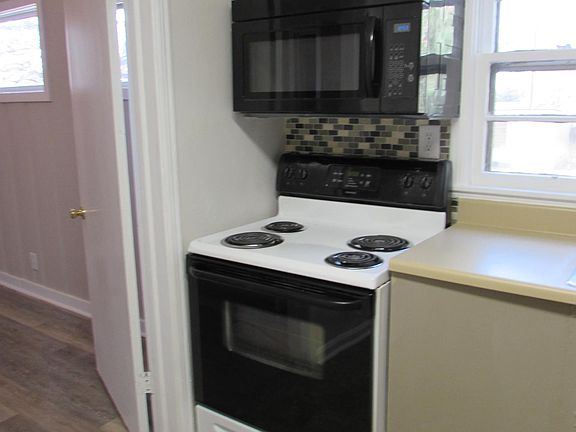 Remodeled kitchen w/oven & microwave_