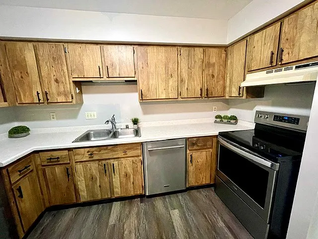 N114W16700 Crown Dr #6 — Photo 10
