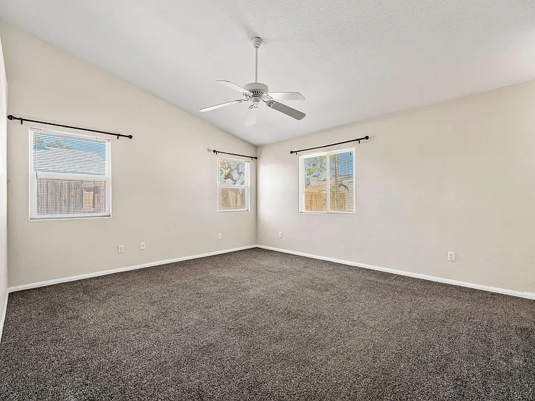 8497 Tamarack Ave — Photo 18