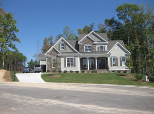 828 Magalloway Dr, Cary, NC 27519
