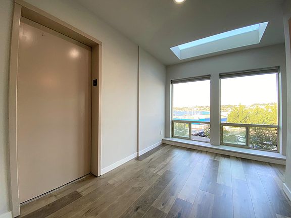 4th image of 2125 Westlake Ave N Unit 201