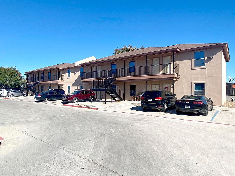 1st image of 1610 E Plum St #28
