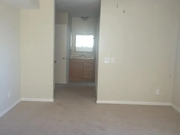 620 N Kenwood St #207 — Photo 7