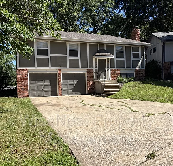 1820 E Cherokee Ln — Photo 2