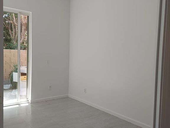 3rd image of 4022 E Calle De Carlos #3