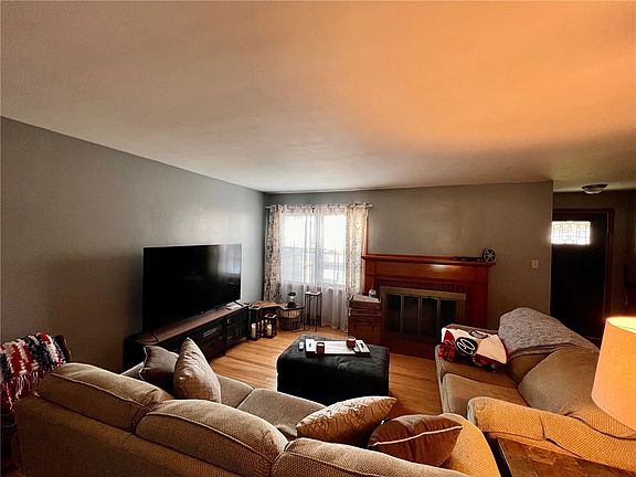 4th image of 948 Pryde Ave