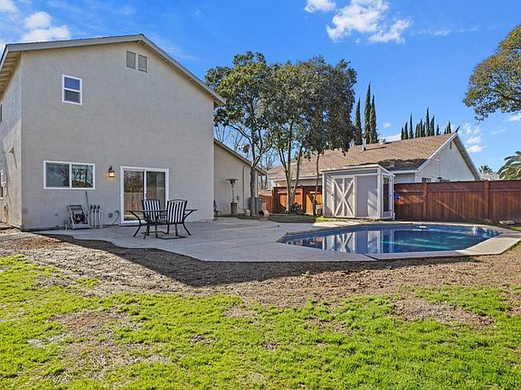 3rd image of 6305 Mesaview Dr