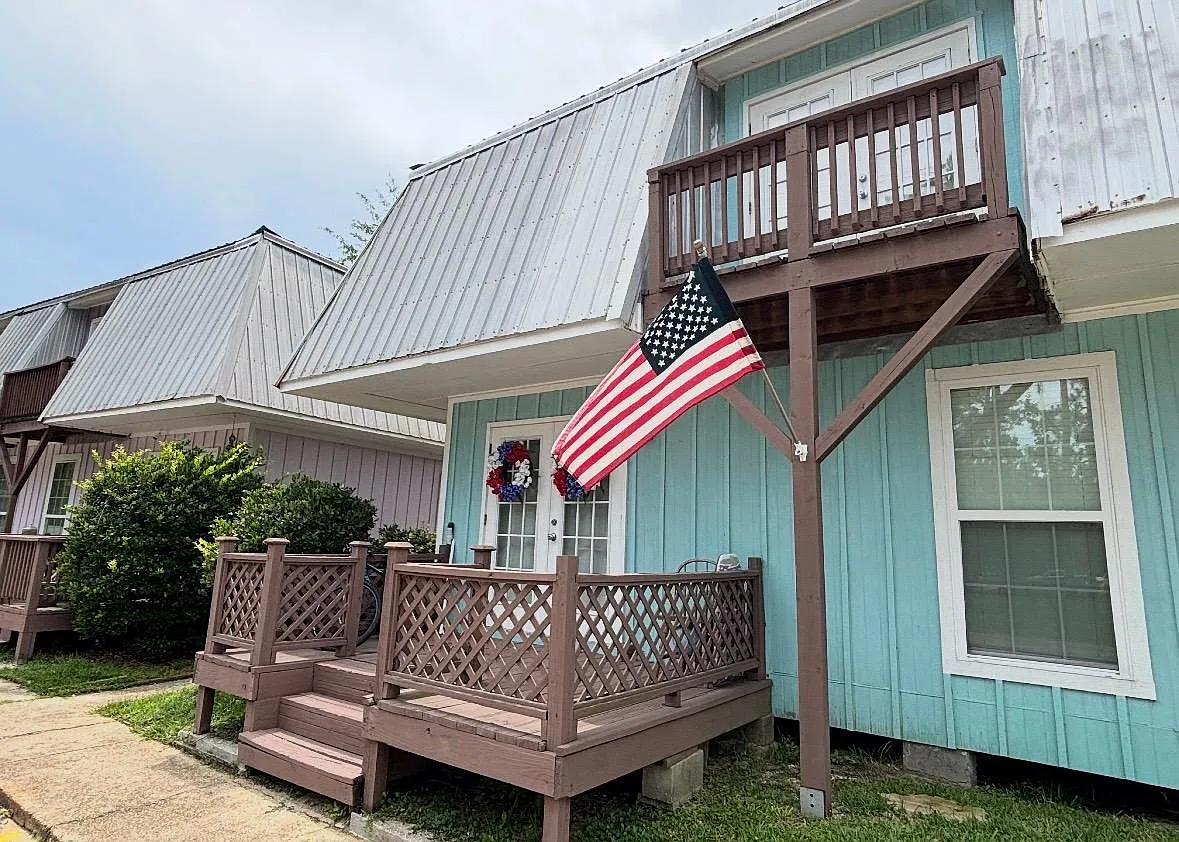 2 bed, 1.5 bath, $1,275 — Photo 1