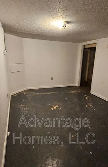 721 N 70th Ter — Photo 11