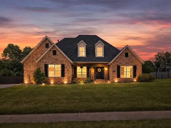 985 Aylesbury Ln, Cave Springs, AR 72718