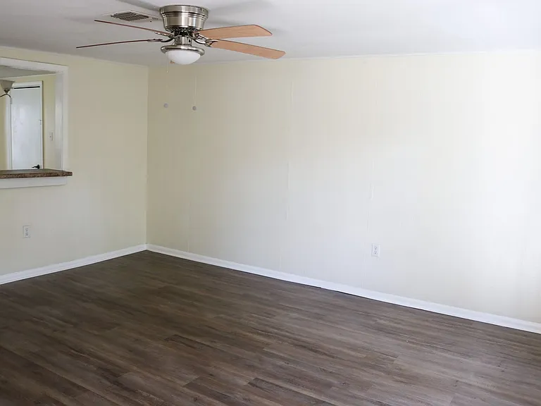 308 W Warriner Ave — Photo 14