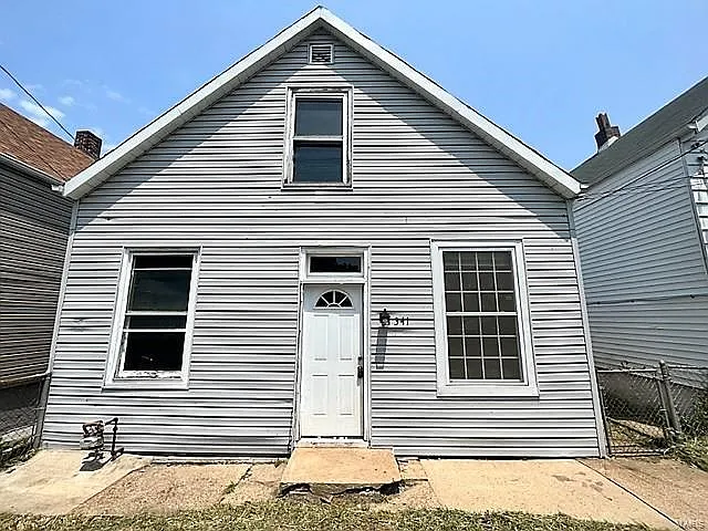 341 Placid Ave photo 1