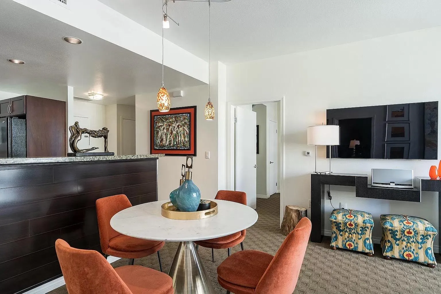 2 bed, 939 sqft, $4,999 — Photo 1