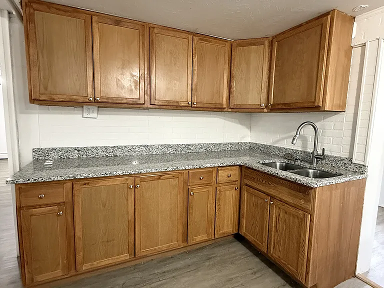 521 Savoy Ave — Photo 10