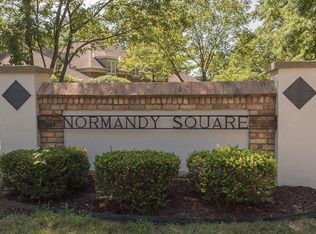 8312 Juniper St, Prairie Village, KS 66207