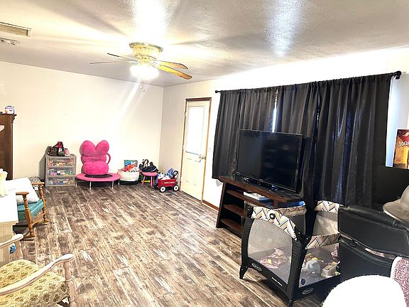 4th image of 1409 Floydada St