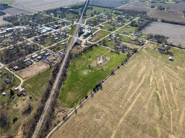 309 N 5th St, Walker, MO 64790