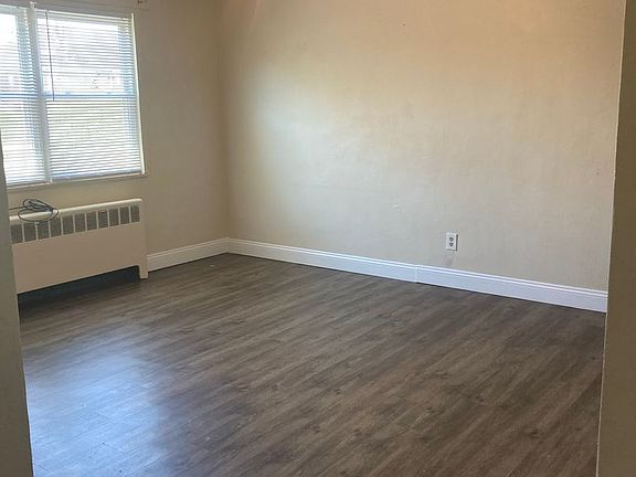 3rd image of 414 E Lincoln Ave APT 4
