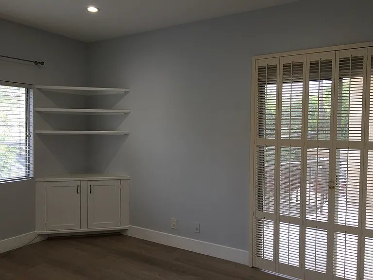 612 S Barrington Ave — Photo 20