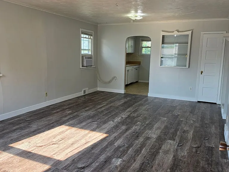 1021 Dilger Ave — Photo 6