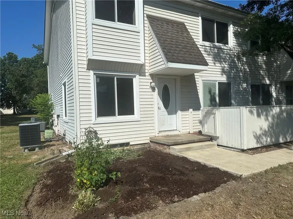 5477 Millwood Ln #34-D, Willoughby, OH 44094