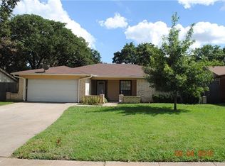 3405 Meadow Wood Ct, Bedford, TX 76021