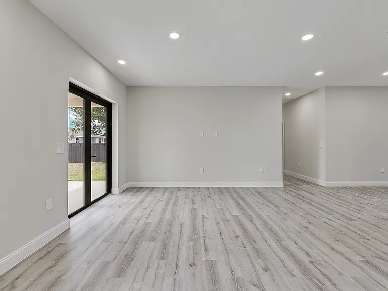 488 Lillon Ave S — Photo 21