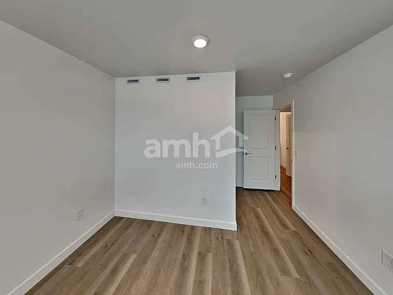 8225 S 21st Dr — Photo 22
