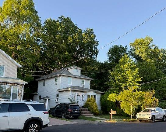 3rd image of 447 Englewood Ave
