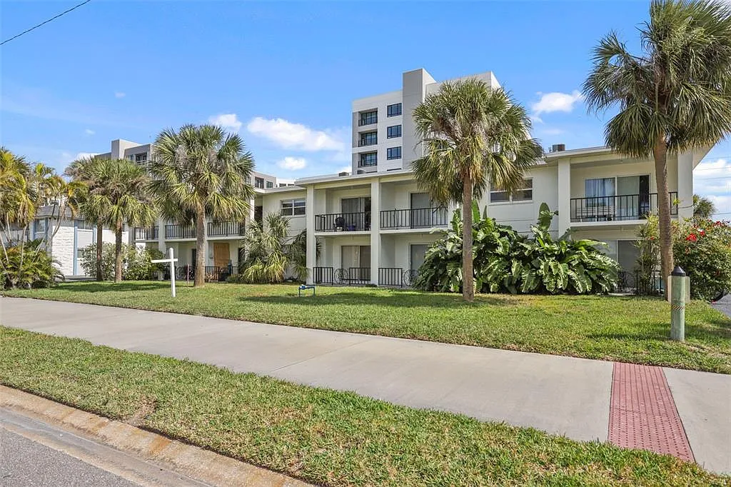 2 bed, 2.0 bath, 1000 sqft, $2,200 — Photo 1