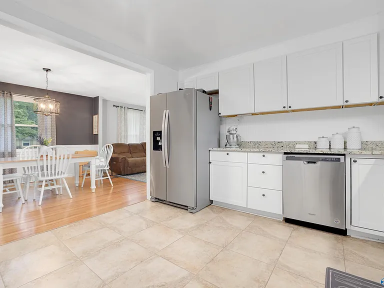 619 Graycroft Dr SW — Photo 6