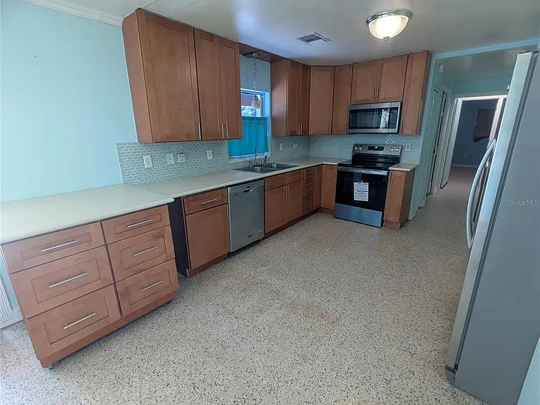 1521 Normandy Way — Photo 5