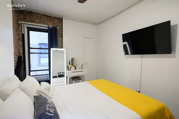 Rented by Sotheby's International Realty | media 12