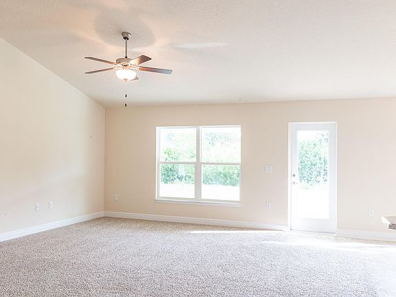 3rd image of 1422 SW Sudder Avenue
