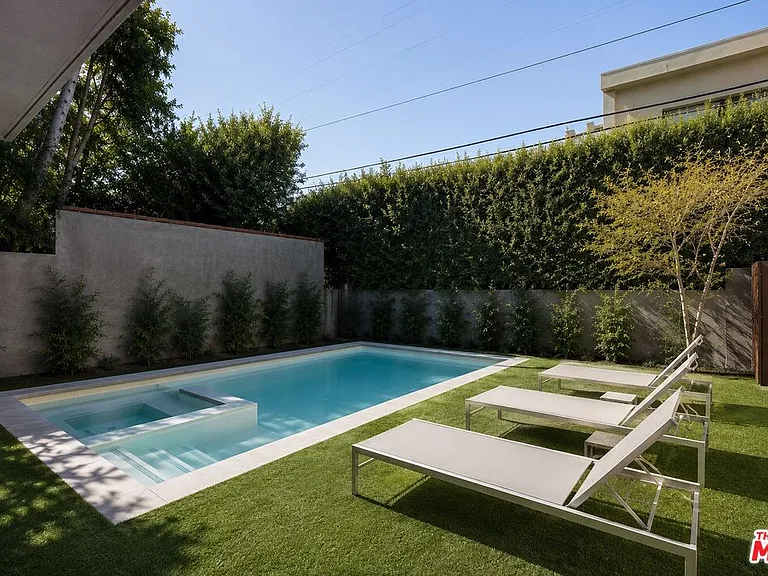 459 N Flores St — Photo 11