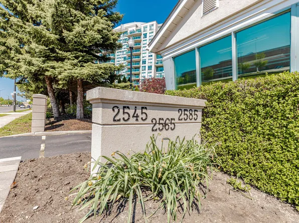 2565 Erin Centre Blvd, Mississauga, ON L5M 6Z8