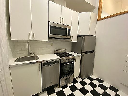 4th image of 31 W 130th St #3
