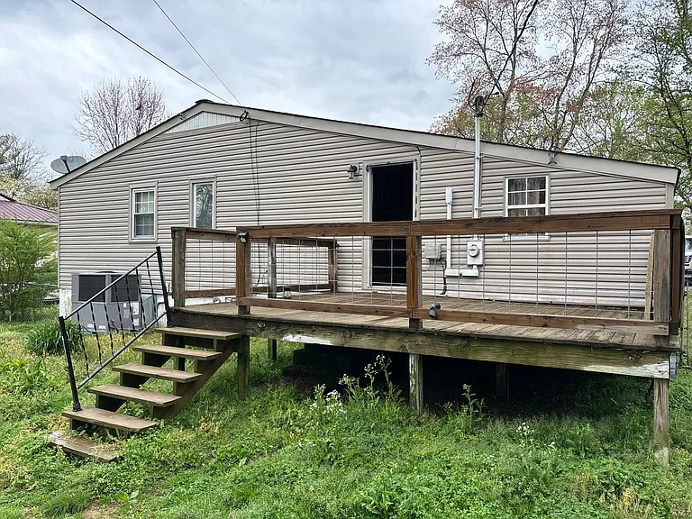 206 Wesley St — Photo 2