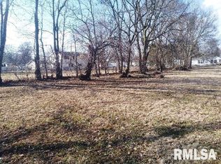 403 S 4th St, Girard, IL 62640