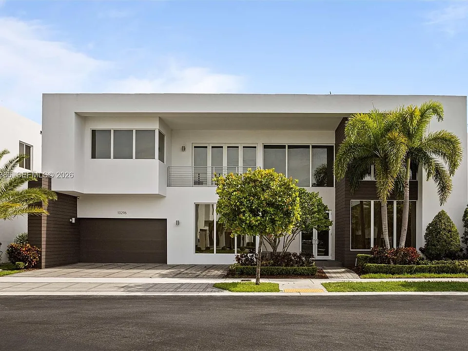 10296 NW 74th Ter