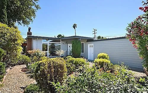 2026 Polk Ave photo 1