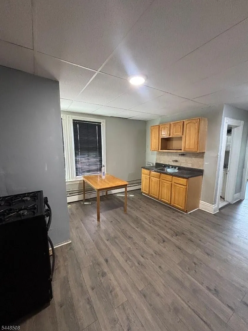 2 bed, 1.0 bath, $1,500 — Photo 2