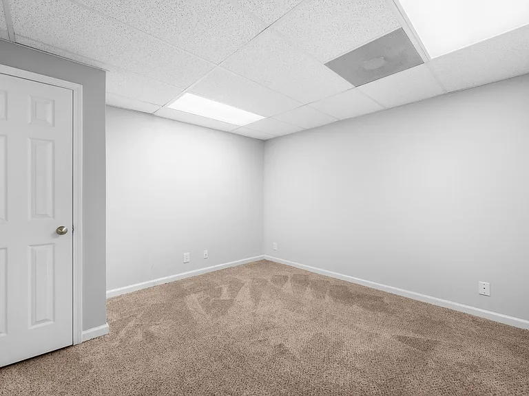 4433 Taylor Hall Ln — Photo 30