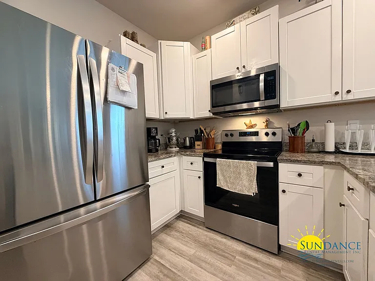 1015 McLaren Cir — Photo 6
