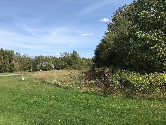 2nd image of 16 Fawn Meadow Dr